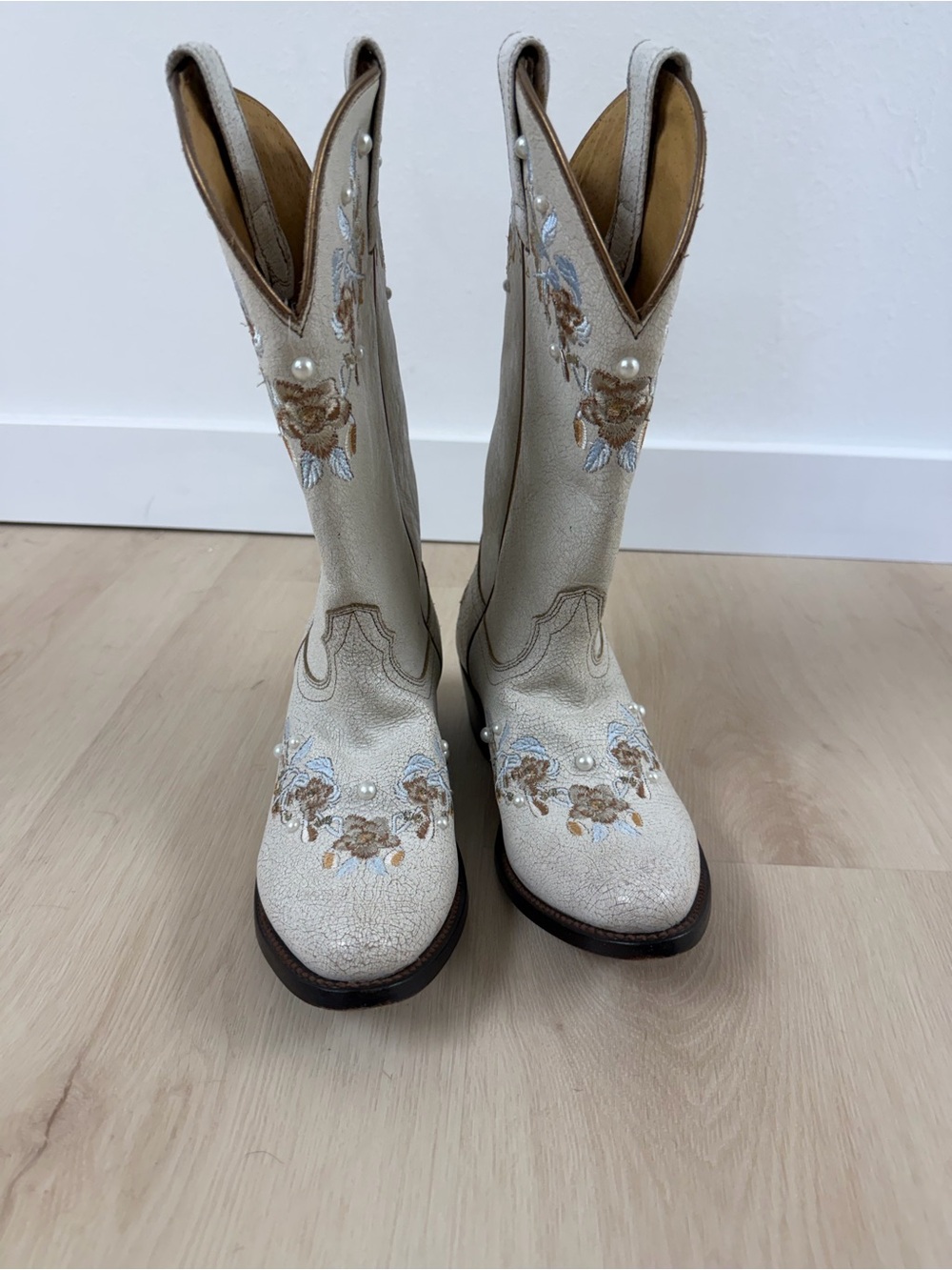 Shyanne Byrdie Crack Embroidered Western Leather Boots